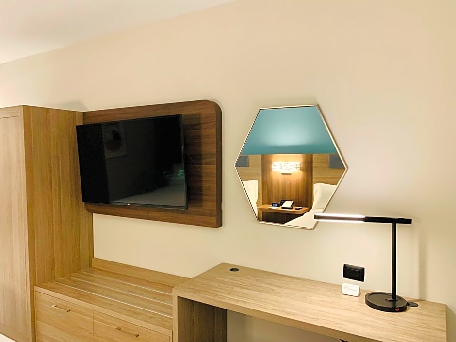 Holiday Inn Express Guadalajara Vallarta Poniente By IHG