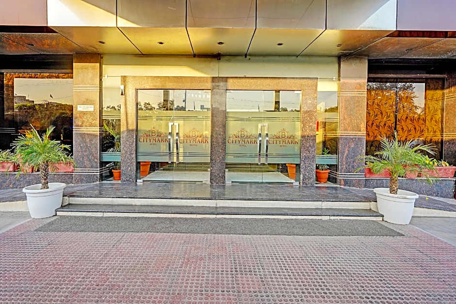 Super Townhouse OAK Hotel City Mark Gurgaon