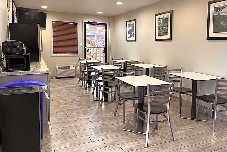Super 8 by Wyndham Lafayette / Purdue Area