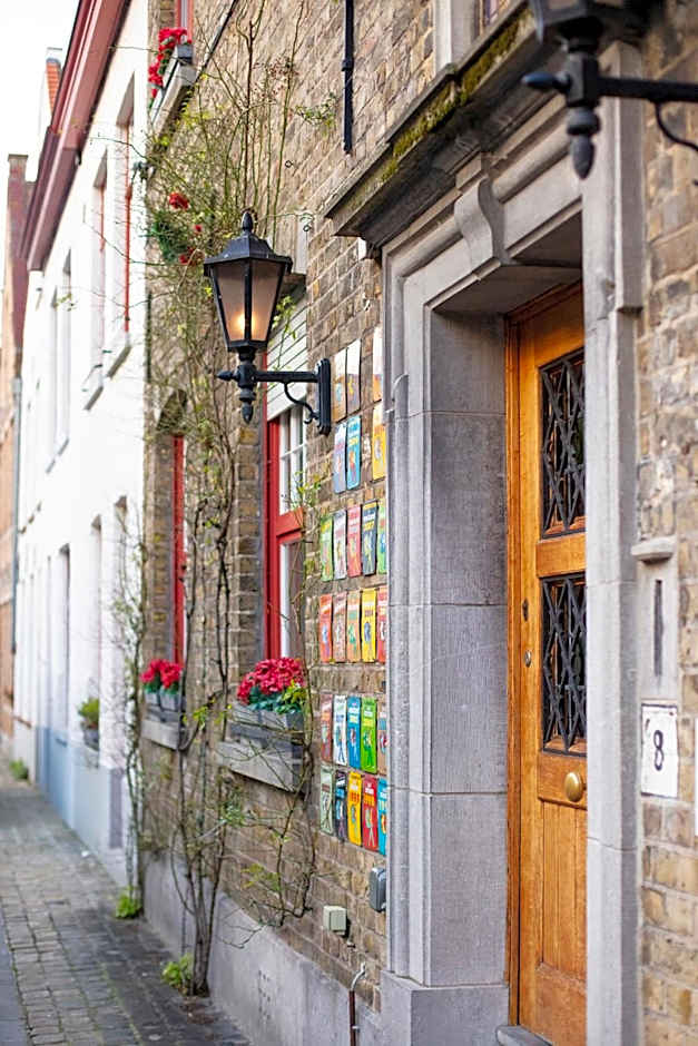 Gillis Eight Guest Rooms by Romy&Travis