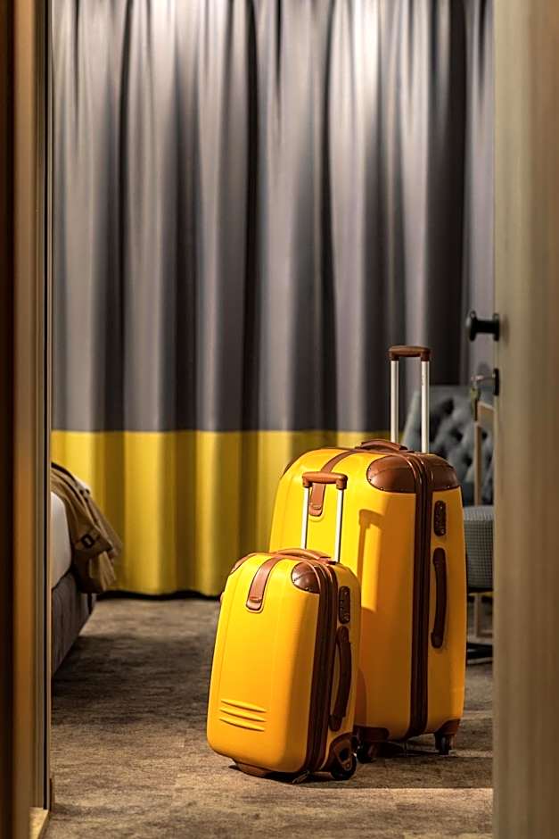 -- ESTE PARK HOTEL -- part of Urban Chic Luxury Design Hotels - Parking & Compliments - next to Shopping & Dining Mall Plovdiv