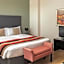 Escala Hotel & Suites