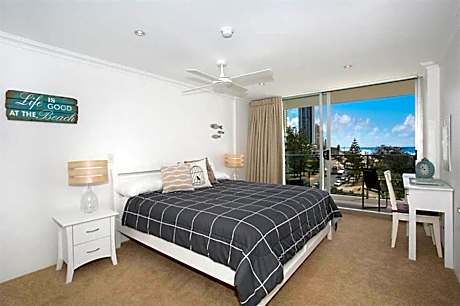 Deluxe One-Bedroom Apartment