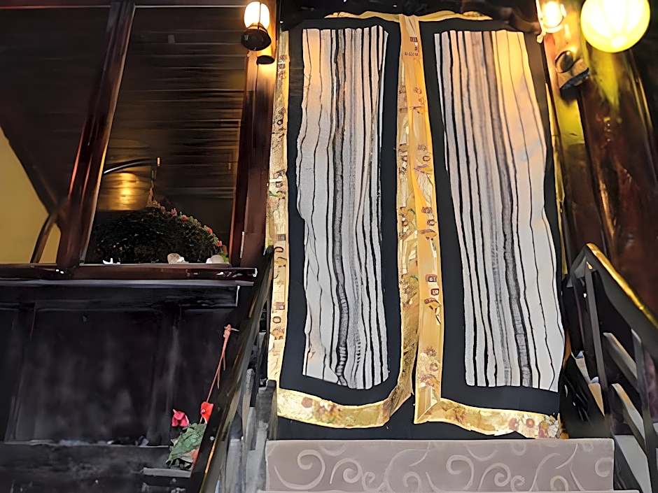 Shangri-La Timeless Inn