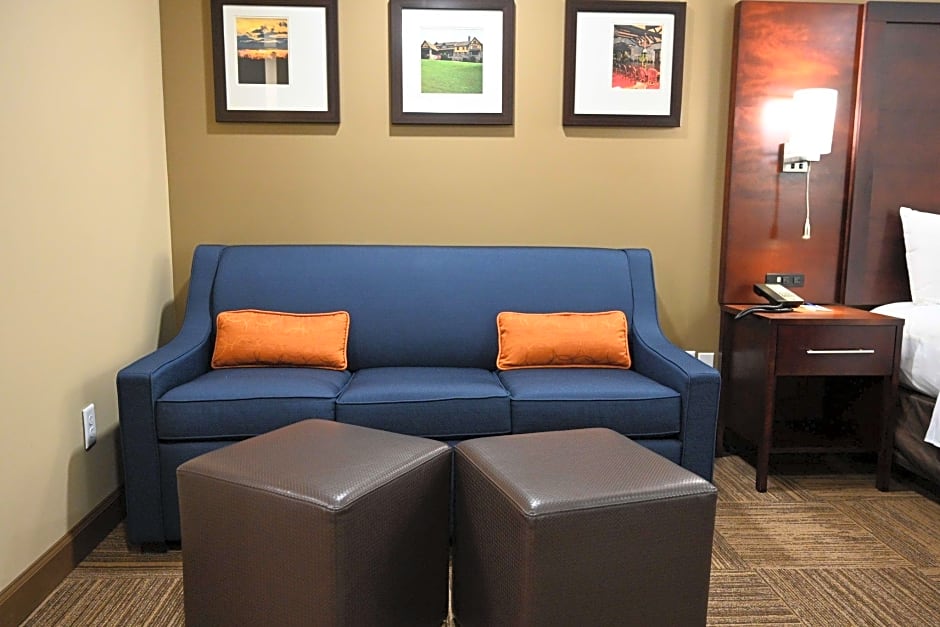 Giles Hotel Inn and Suites