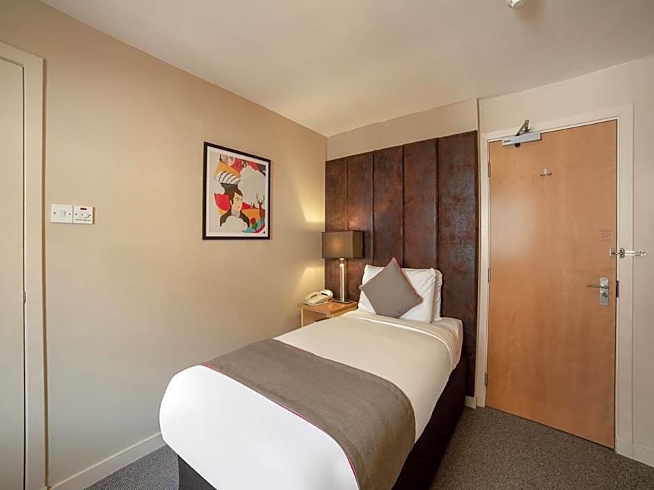 OYO Flagship Brentwood