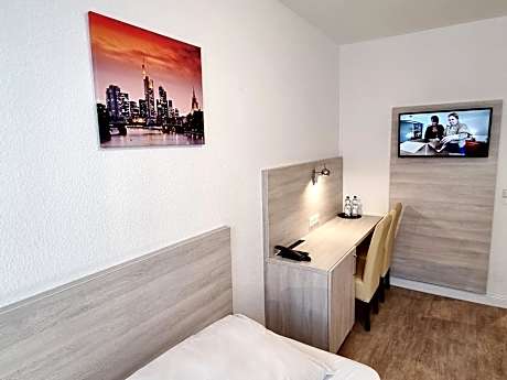 Twin Room with two single beds with bathroom
