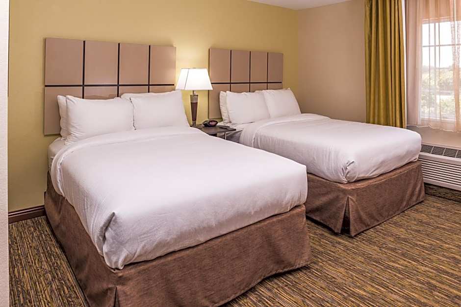Candlewood Suites Topeka Hotel By IHG