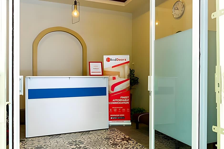 RedDoorz Hostel @ DI Panjaitan Simpang Lima