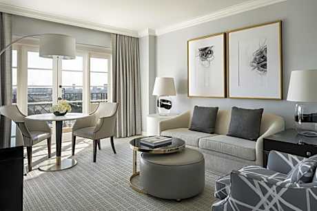 Hollywood Suite with King Bed