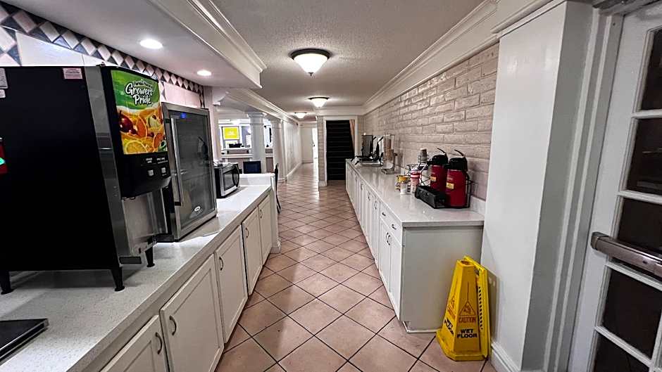 Days Inn by Wyndham Sulphur West