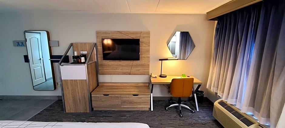 La Quinta Inn & Suites by Wyndham Lexington Park