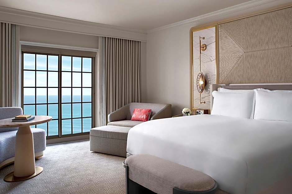 Photo 1 of 6 of Club 1 King Bed, Ocean front