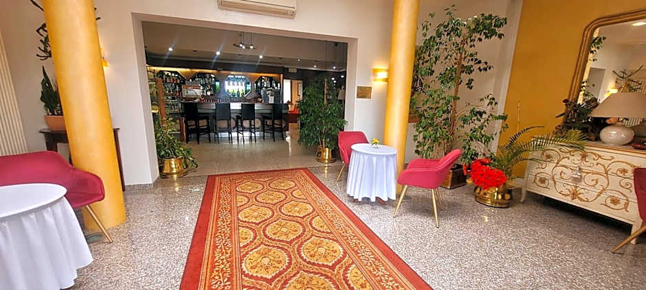HOTEL PARADISO