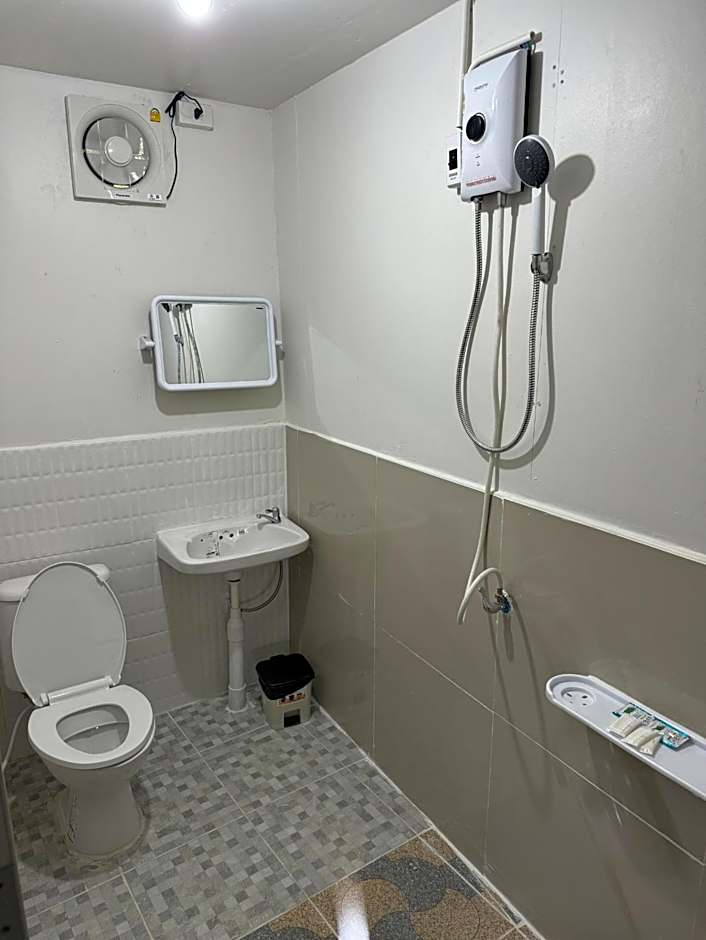 NP โฮมสเตย์ นอนเต็นท์ติดแอร์