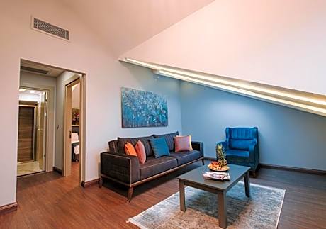 Elite Suite with Sea View and Balcony