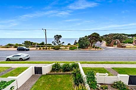 *NEW Stunning Views Bayside Beach House Mornington