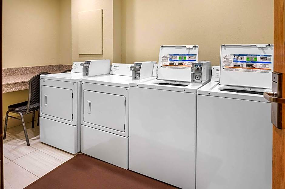 White Pine Inn & Suites