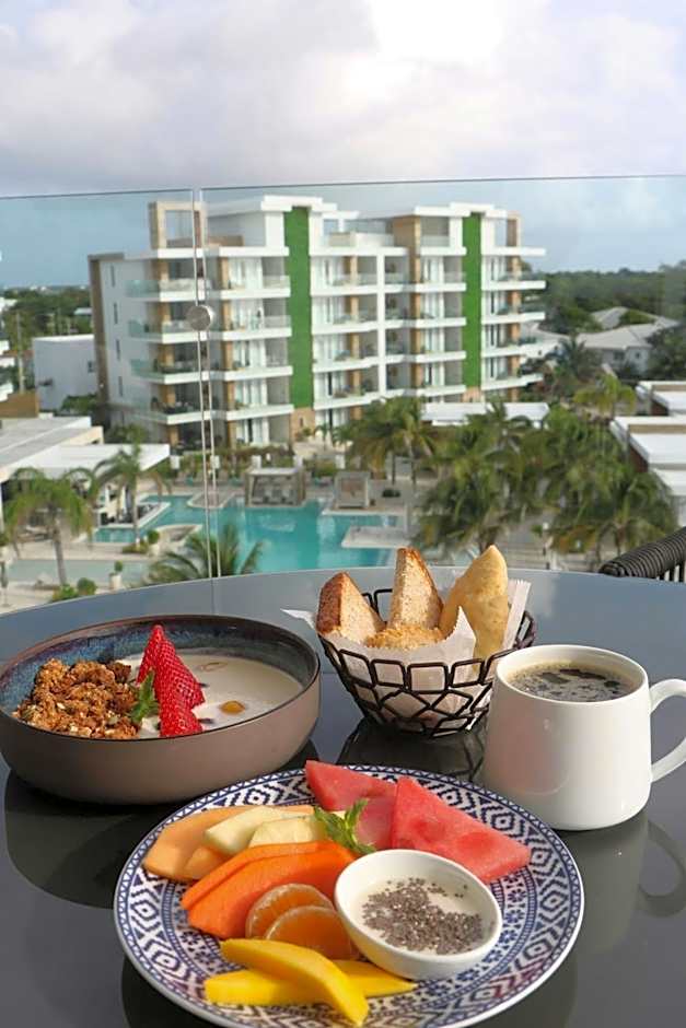 Alaia Belize, Autograph Collection