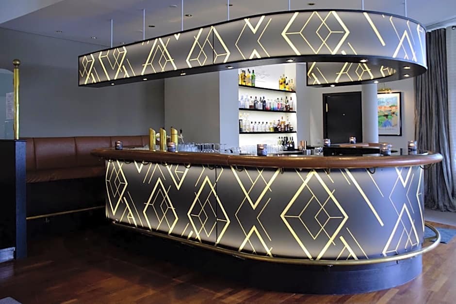 COURT Hotel