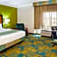 La Quinta Inn & Suites by Wyndham Greenville Haywood