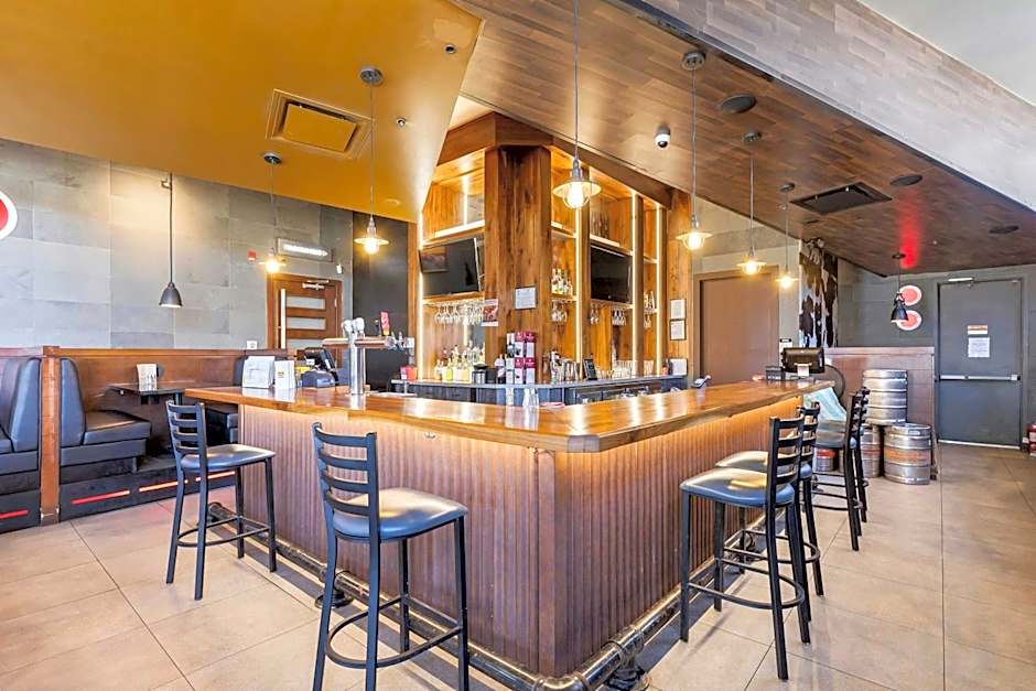 Sandman Hotel & Suites Calgary West