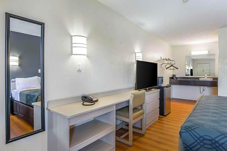 Quality Inn & Suites Columbus West