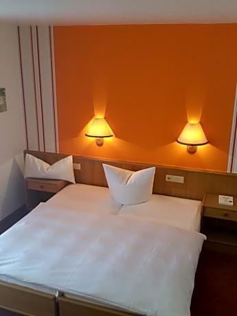 Double Room (1 Adult)