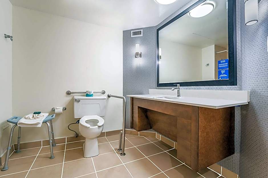 DoubleTree by Hilton South Charlotte Tyvola