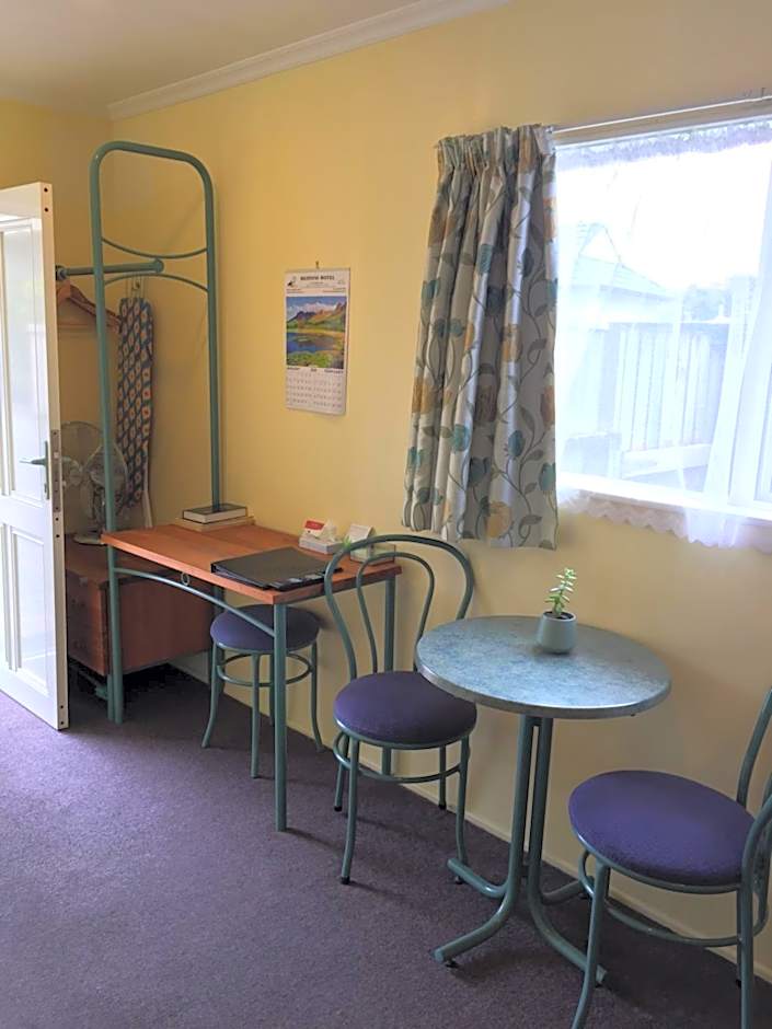 Bentons Motel