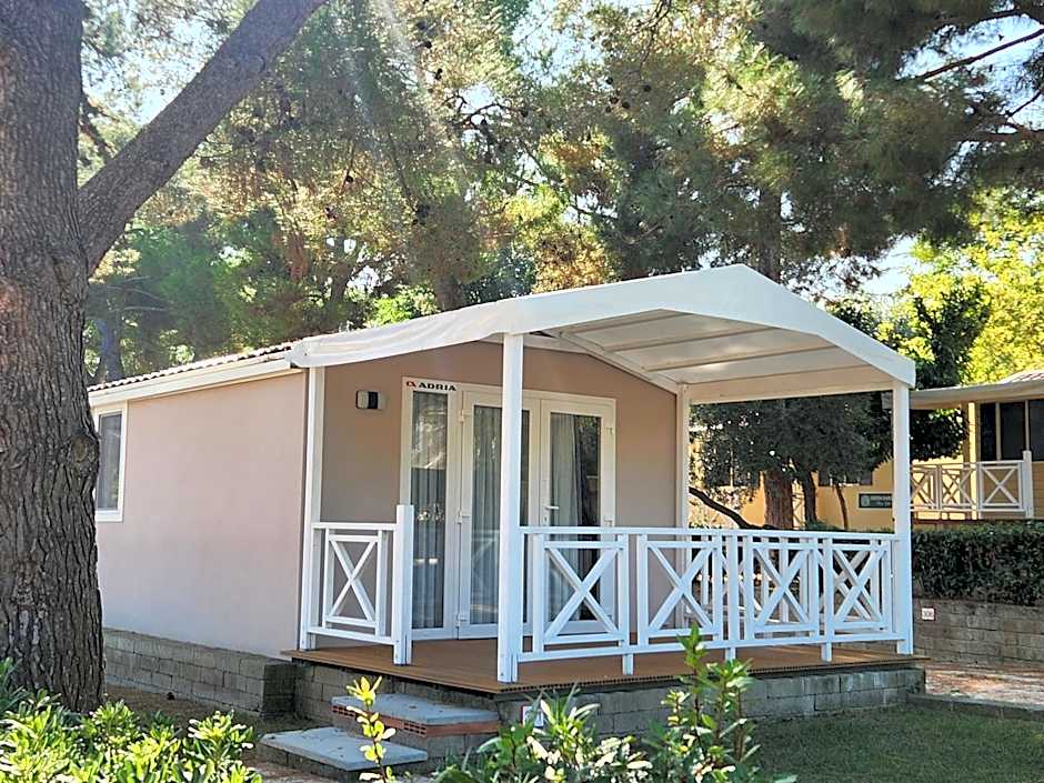 Green Garden Village con piscina, spiaggia riservata e parcheggio