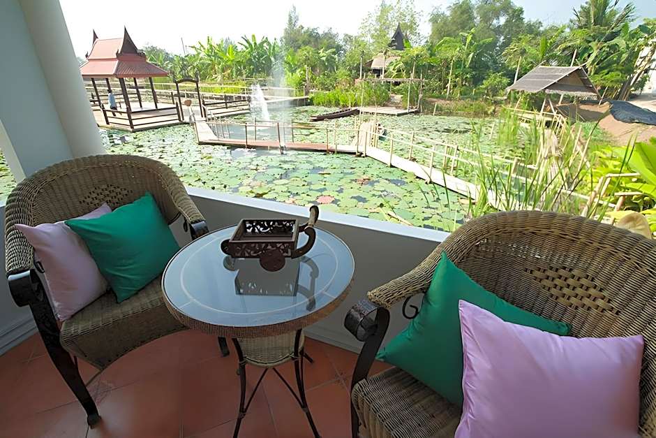 Ayutthaya Garden River Home