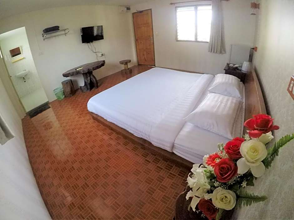 T & T Hostel Kanchanaburi