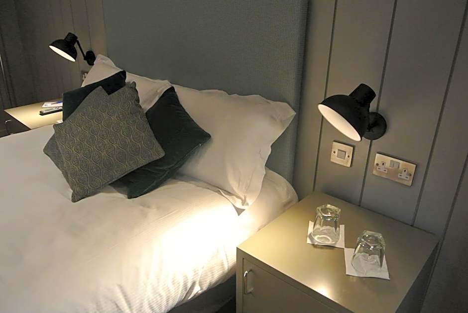 The Crown Pub, Dining & Rooms