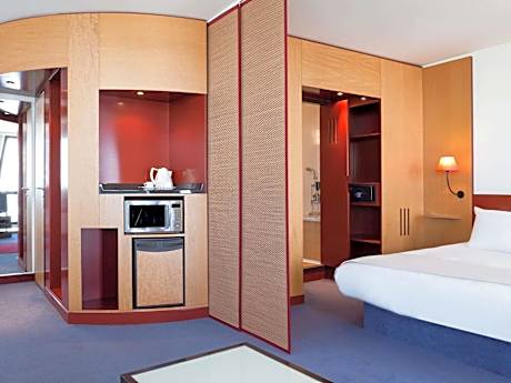 Superior Suite with Double Bed and Two Single Beds