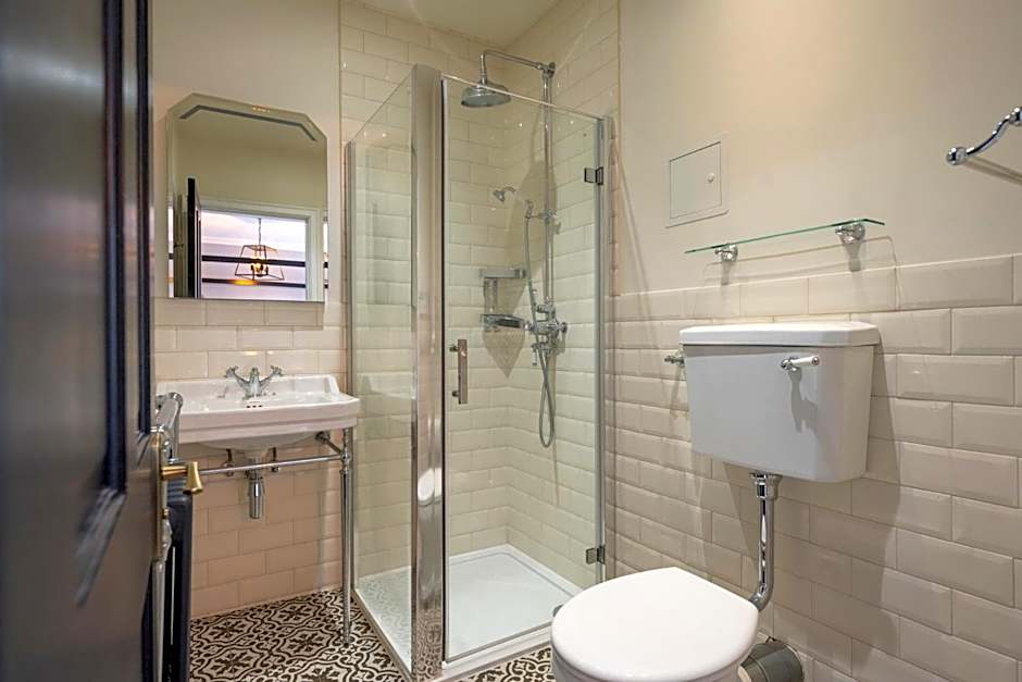 Tavern Townhouse - Boutique Town Centre Stay, Henley-on-Thames