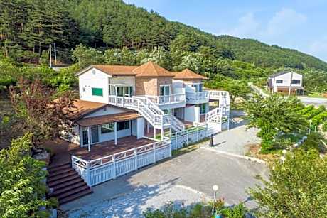 Gangneung Chunja Yeoinsook