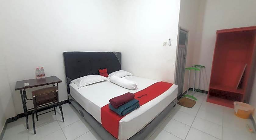 RedDoorz @ Permana Homestay near Supadio Airport Pontianak