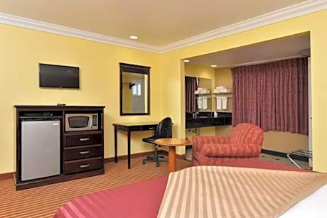 Queen Bed Accessible Non-Smoking
