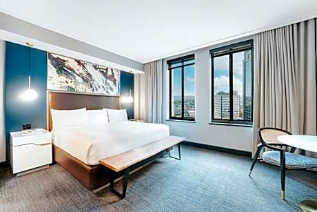 Deluxe Corner King Room
