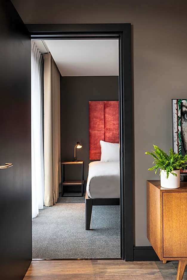 The Gate London City