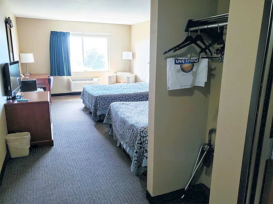 Days Inn & Suites by Wyndham of Morris