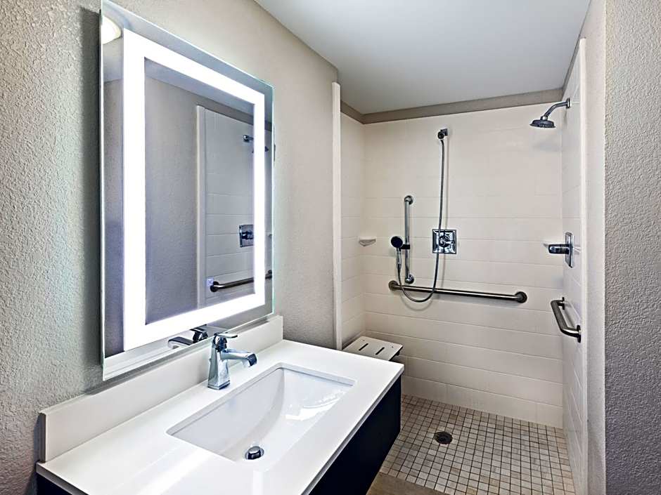 Holiday Inn Express New Orleans East By IHG