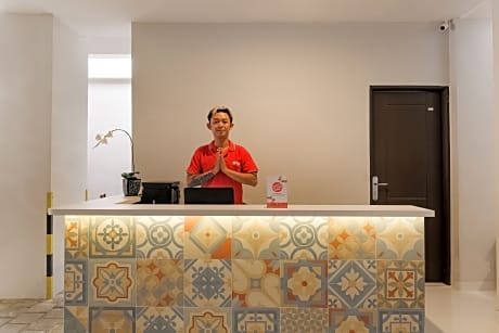 OYO 90023 Damar Kusumo Guest House