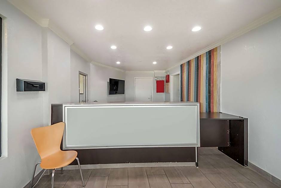 Motel 6-Laredo, TX - North I-35