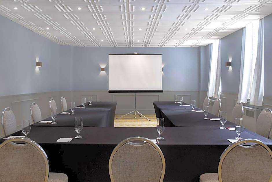 Ramada Plaza by Wyndham Calgary Downtown