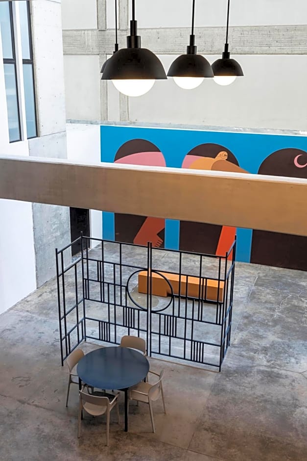 Loft In The Heart Of Americana, Have An Artsy Stay