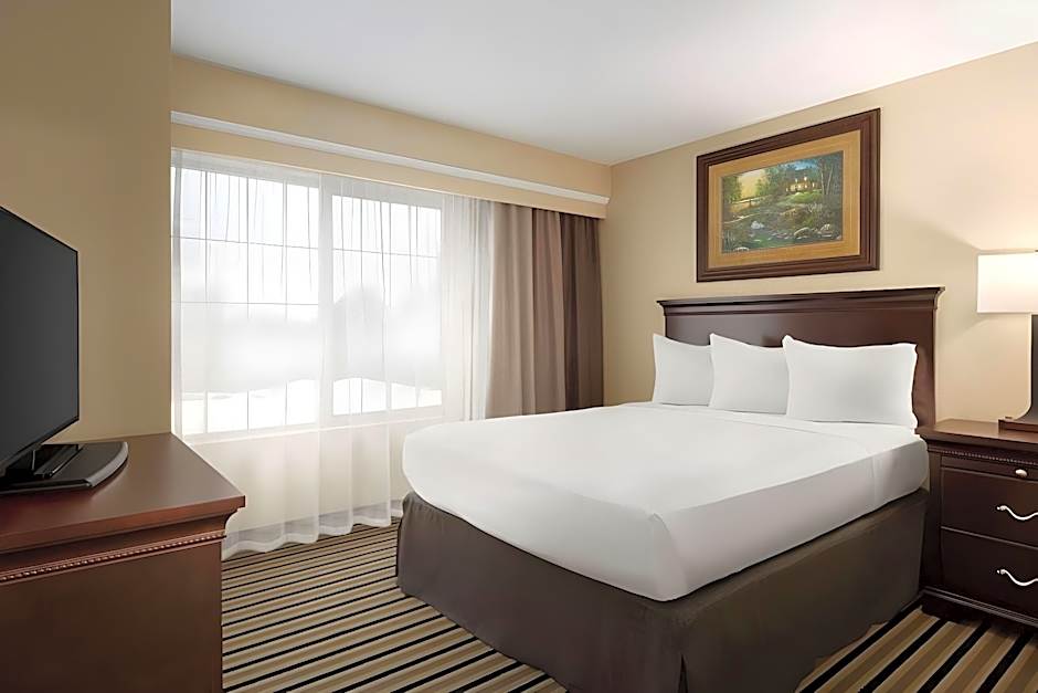 Country Inn & Suites by Radisson, Little Falls, MN