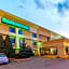 La Quinta Inn & Suites by Wyndham Milwaukee Airport / Oak Creek