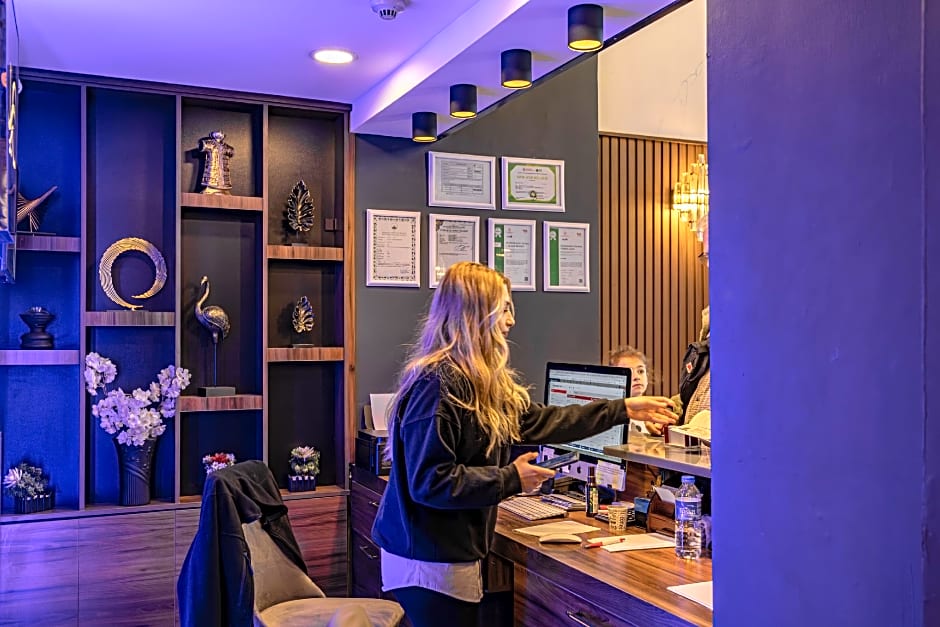 LoyalCity Hotel
